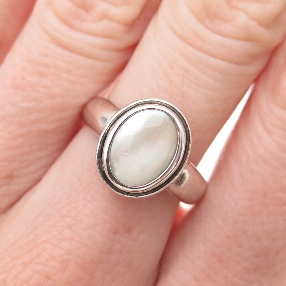 925 Sterling Silver Vintage Real MOP Modernist Oxidized Ring Size 7